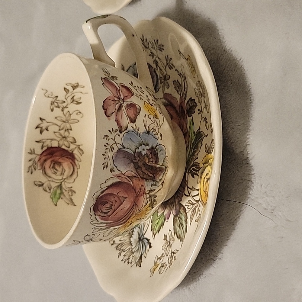 Johnsin Bros Sheraton teacup and saucer. Set of 3 - Picture 2 of 10